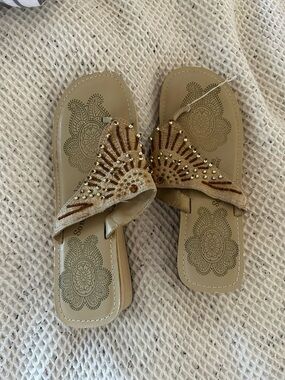 Skechers USA Women's Somethin' Else Jaunt Beaded Wedge Thong Size 8 Sandals